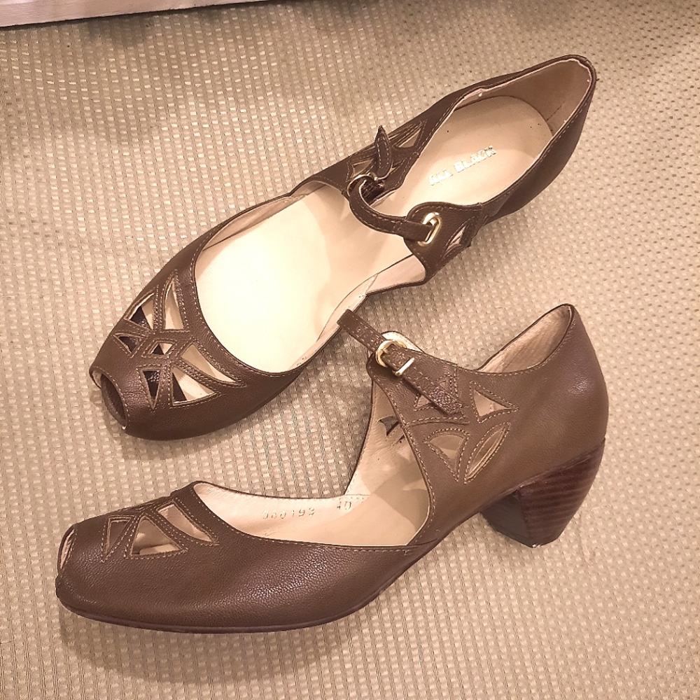 ALL BLACK BRAND VINTAGE STYLE LEATHER CUTOUT PEEP TOE CONE HEELS